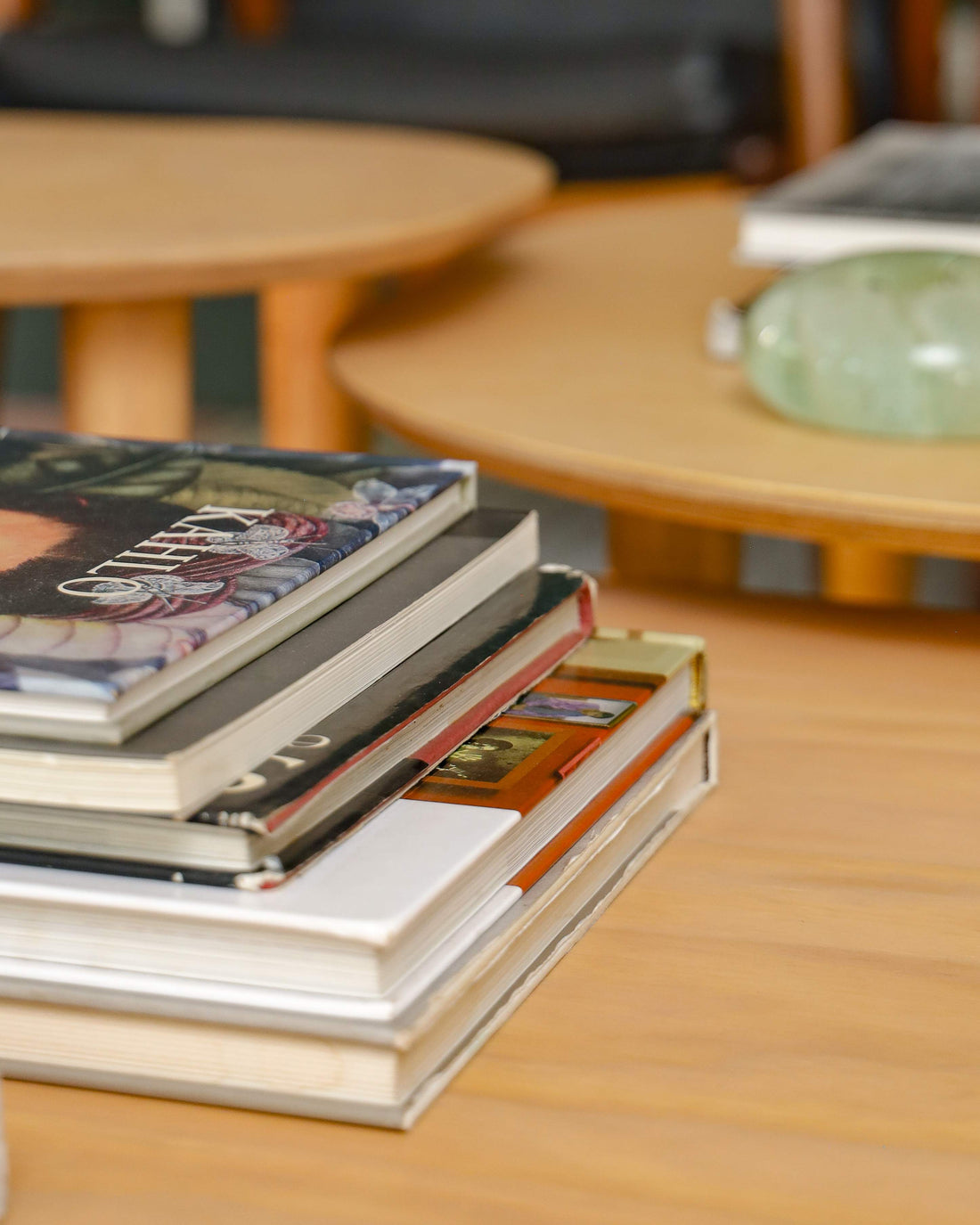 Nesting coffee tables